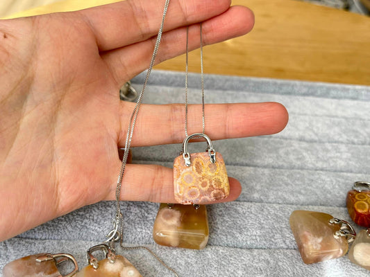 Agatisert korall-Håndveske Anheng