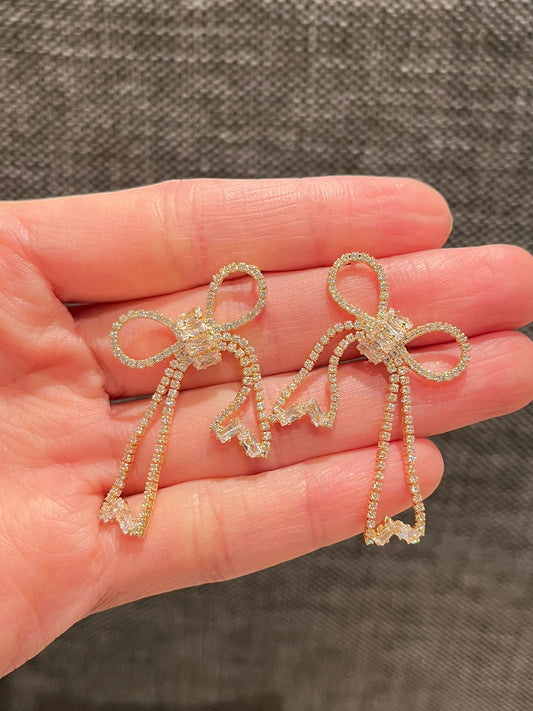 Øredobber med sløyfe og zirkonia