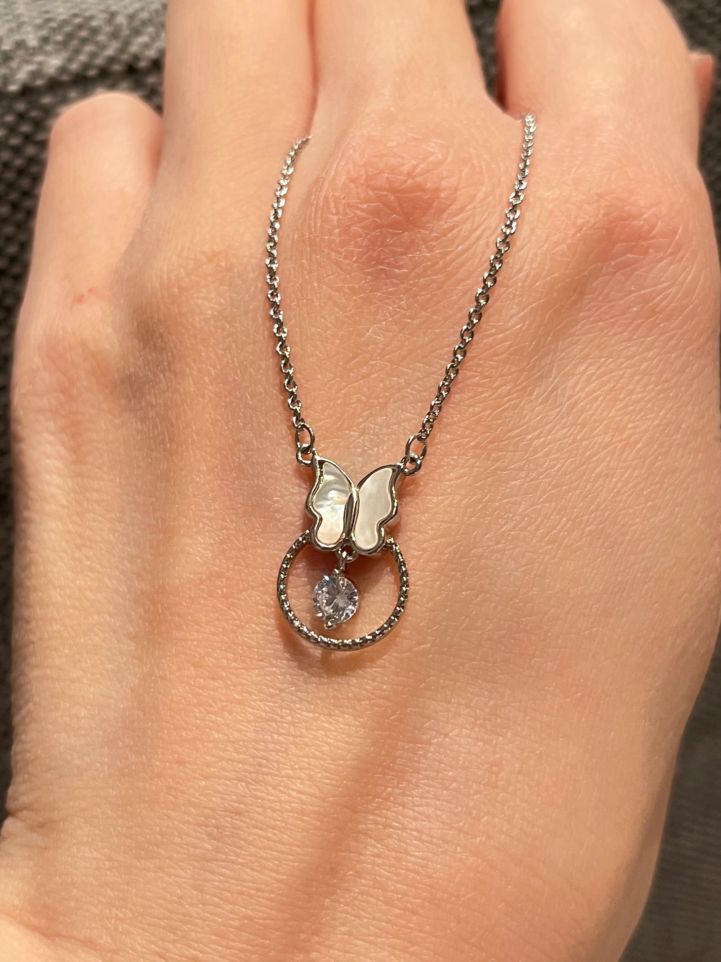 Halskjede med zirkonia