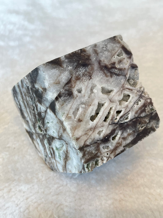 Kalsedon med druzy kvarts Kube