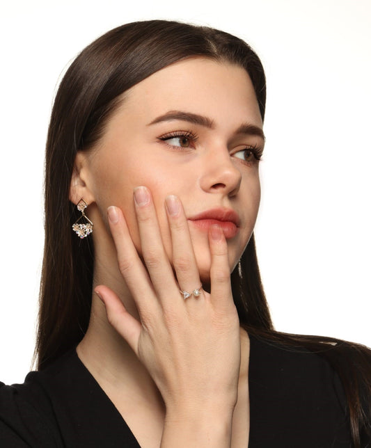 Ring med perle og trekantzirkon