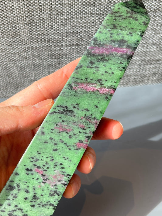 Rubin i Zoisitt tårn L, 17cm, 378g