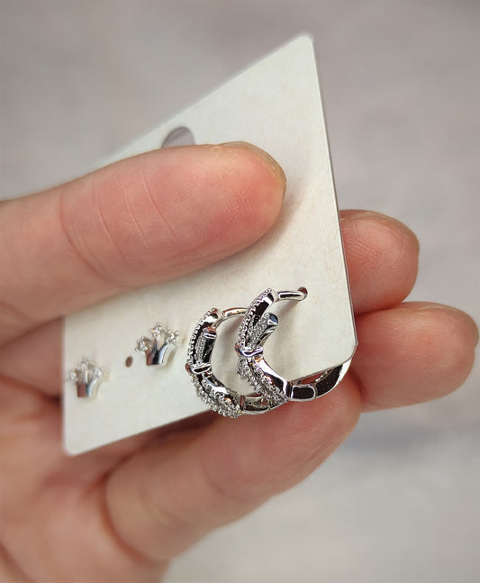 4-delers sett med krone og sløyfeøredobber