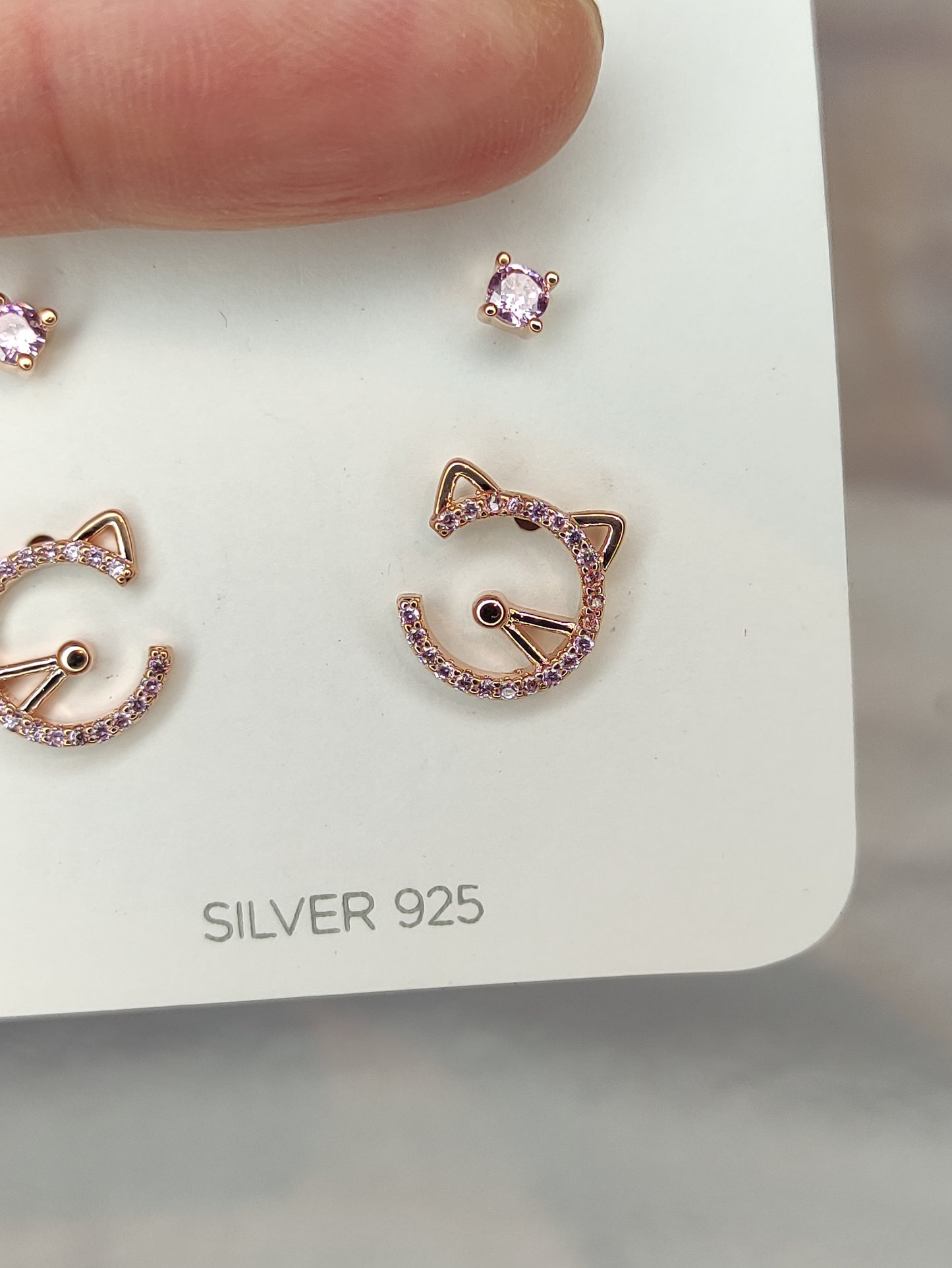 4-delers sett med katteøredobber