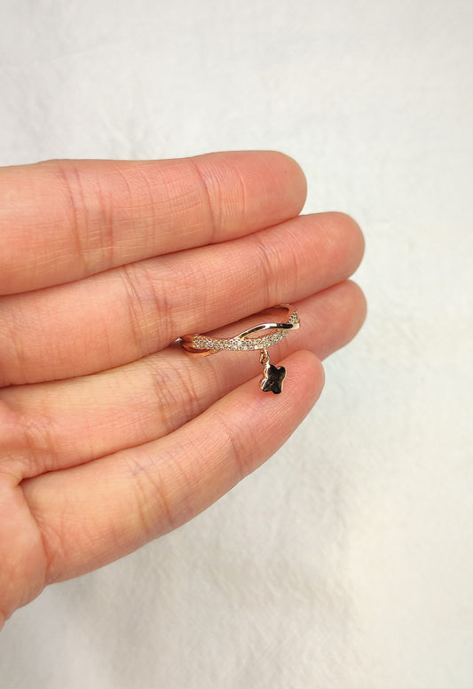 Ring med dobbelt lag og firkløver
- Gull