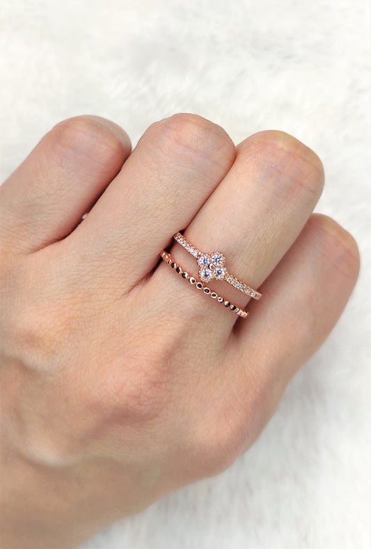 Ring med dobbelt lag og firkløver