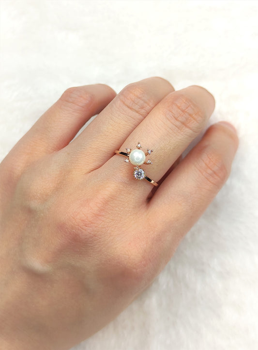 Ring med perle og zirkonia