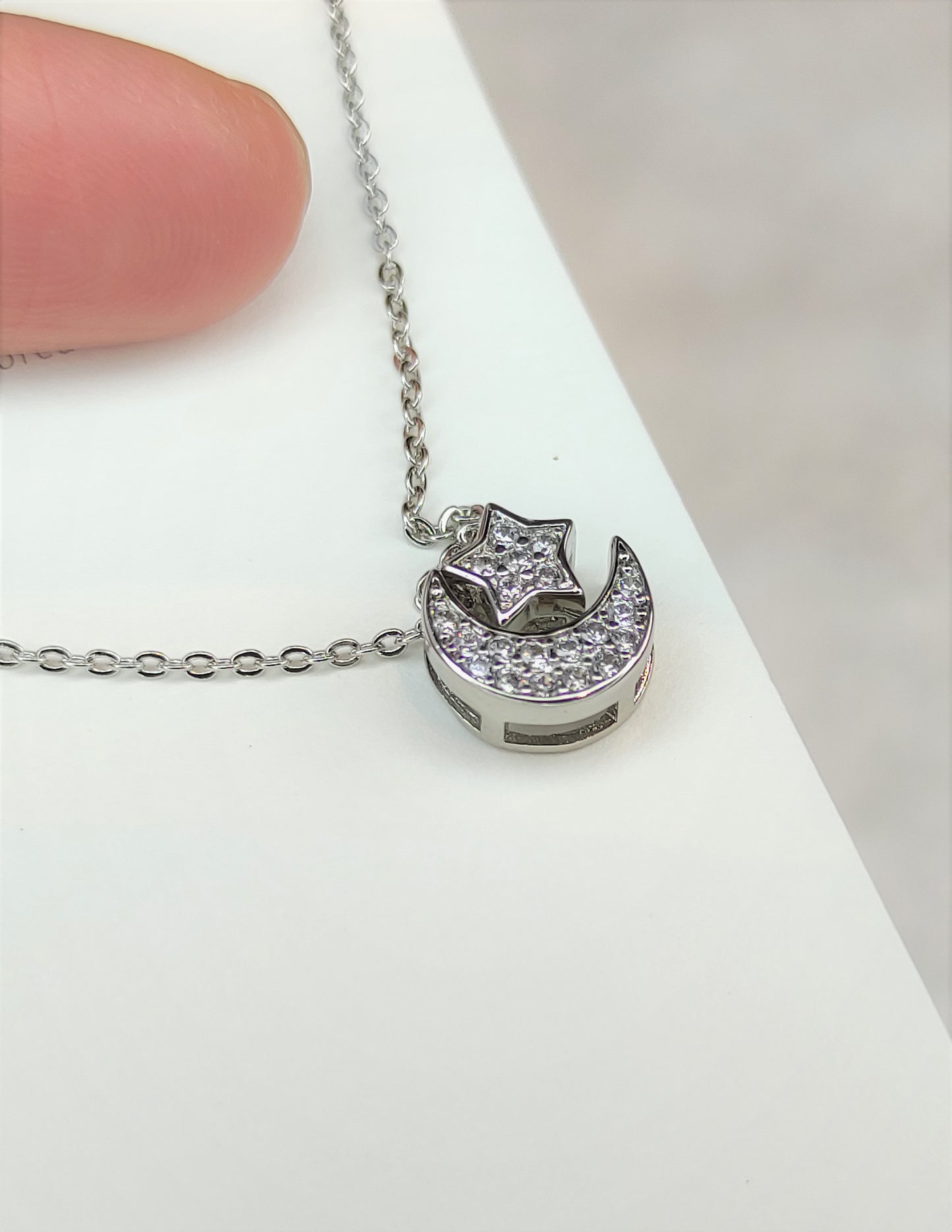 2-i-1 stjerne- og månehalskjede i sølvfarge