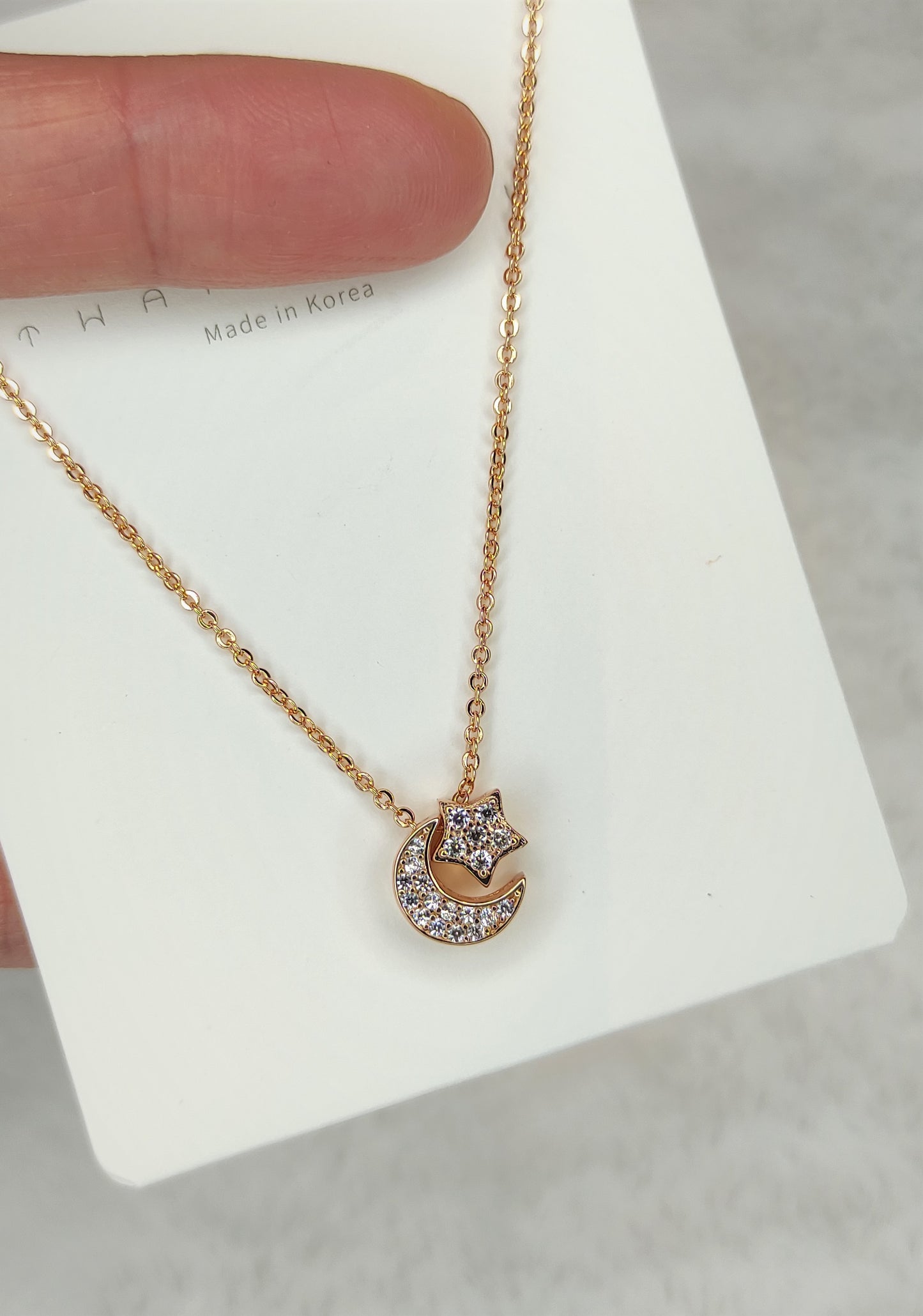 2-i-1 stjerne- og månehalskjede i gullfarge