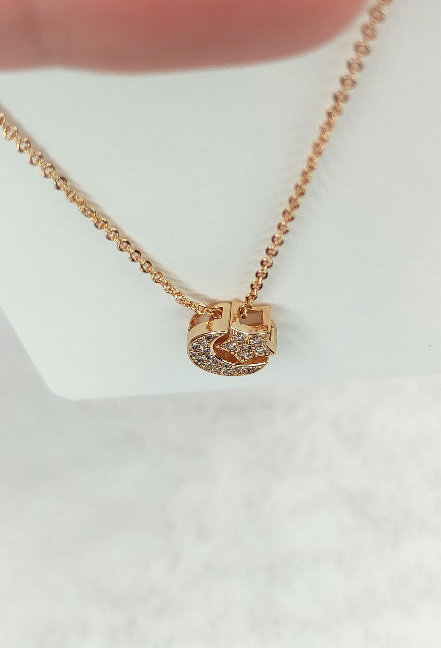 2-i-1 stjerne- og månehalskjede i gullfarge