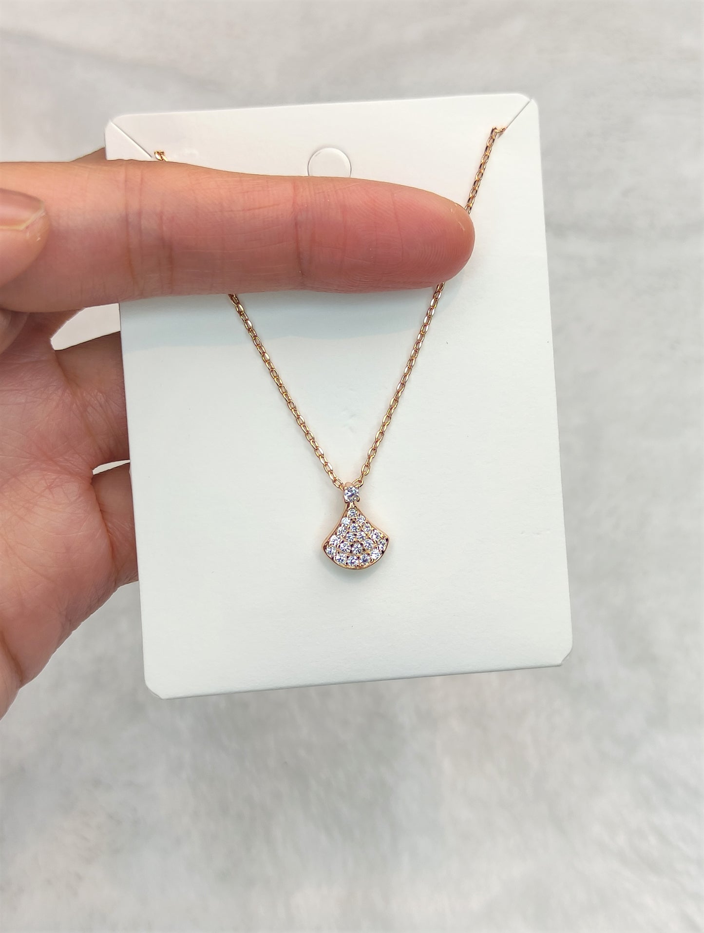 Halskjede med vifteform