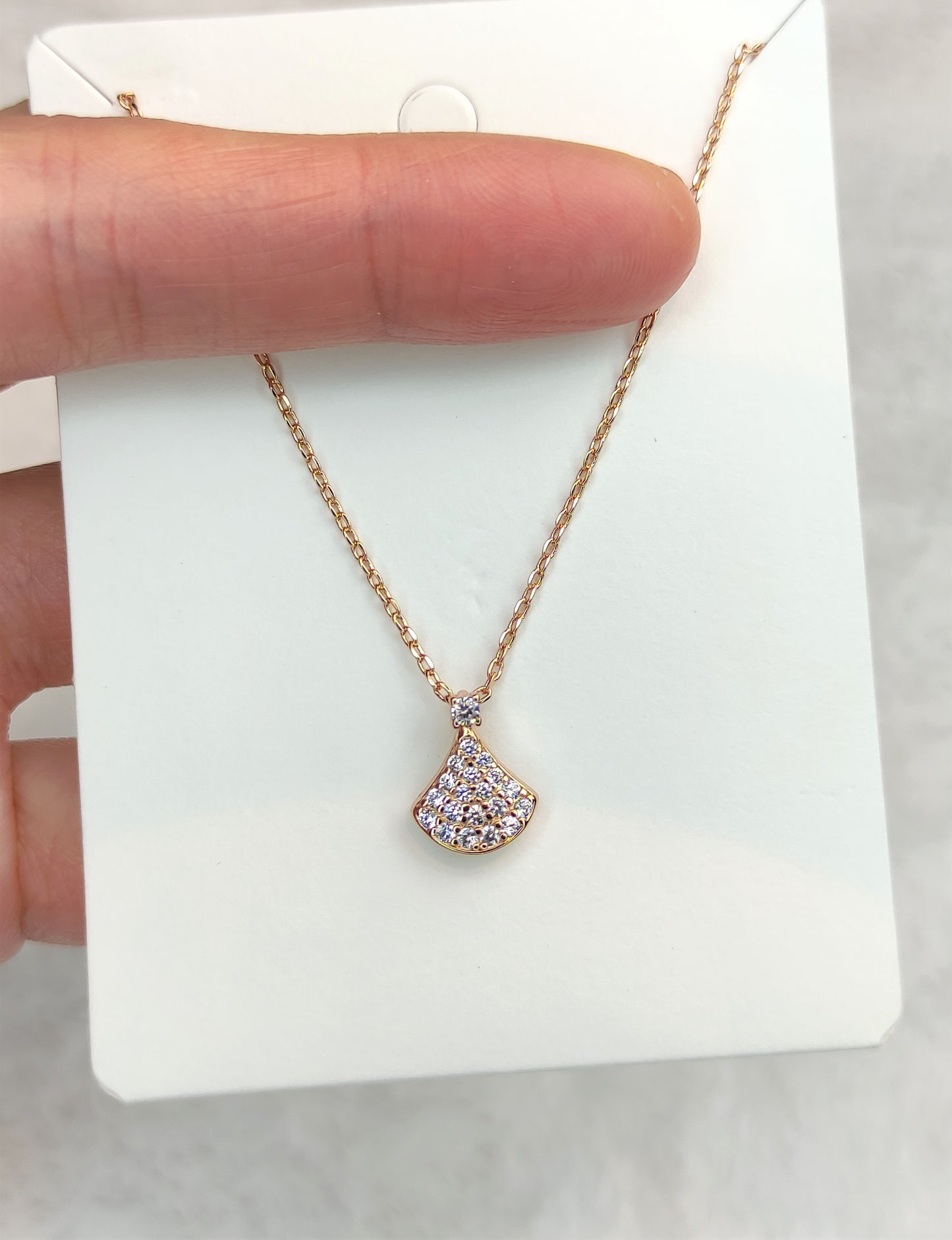 Halskjede med vifteform