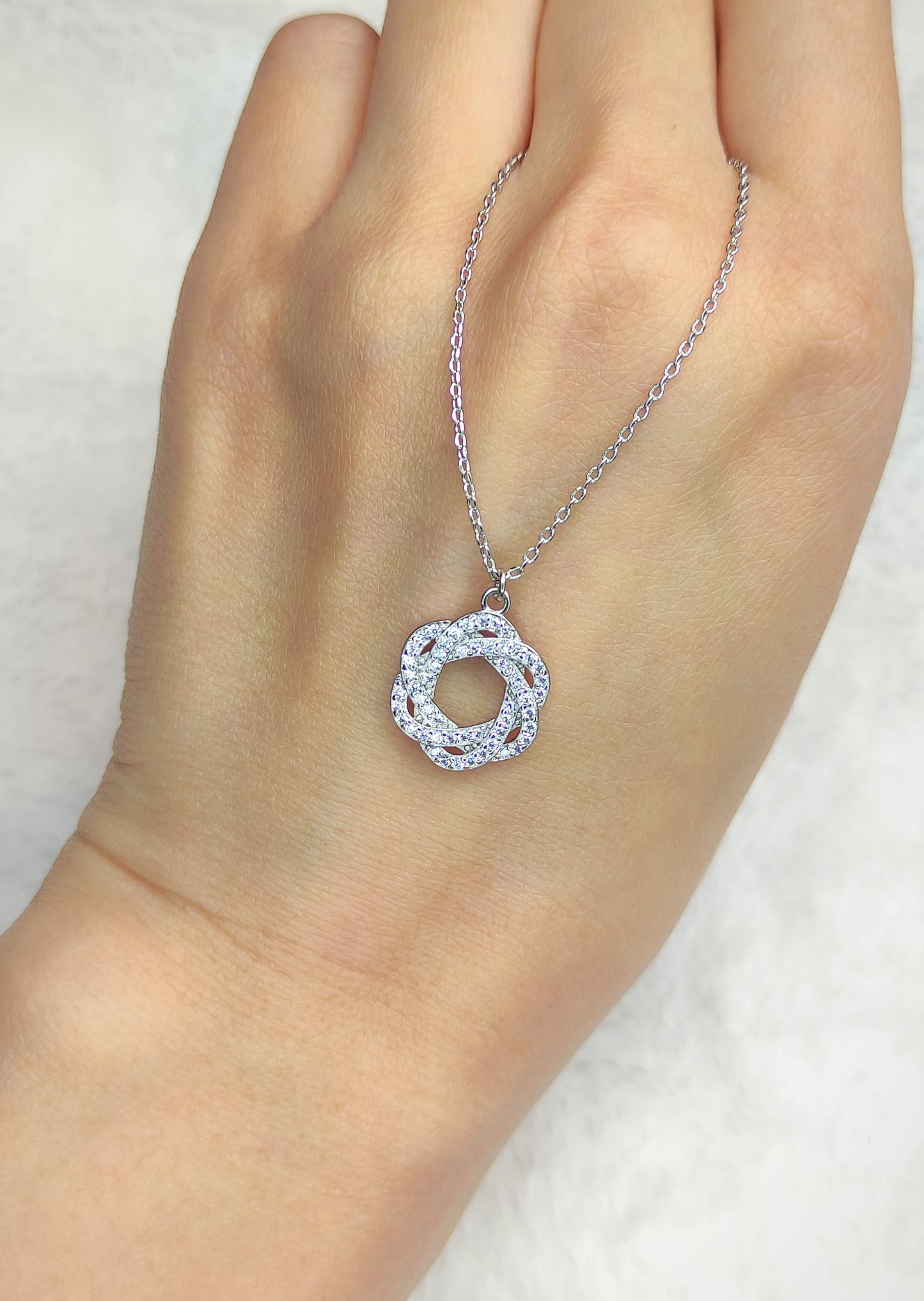 Halskjede med zirkonia