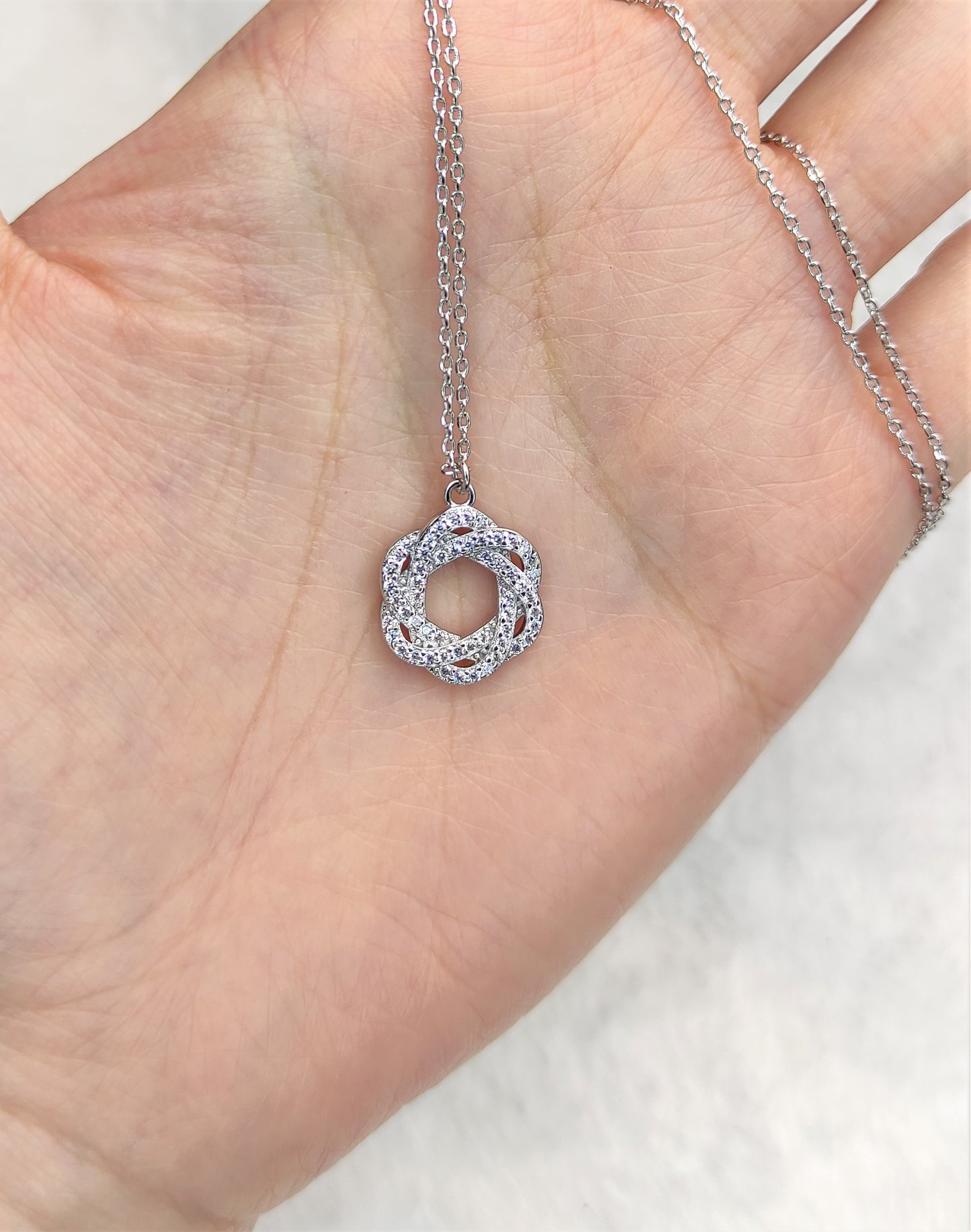 Halskjede med zirkonia