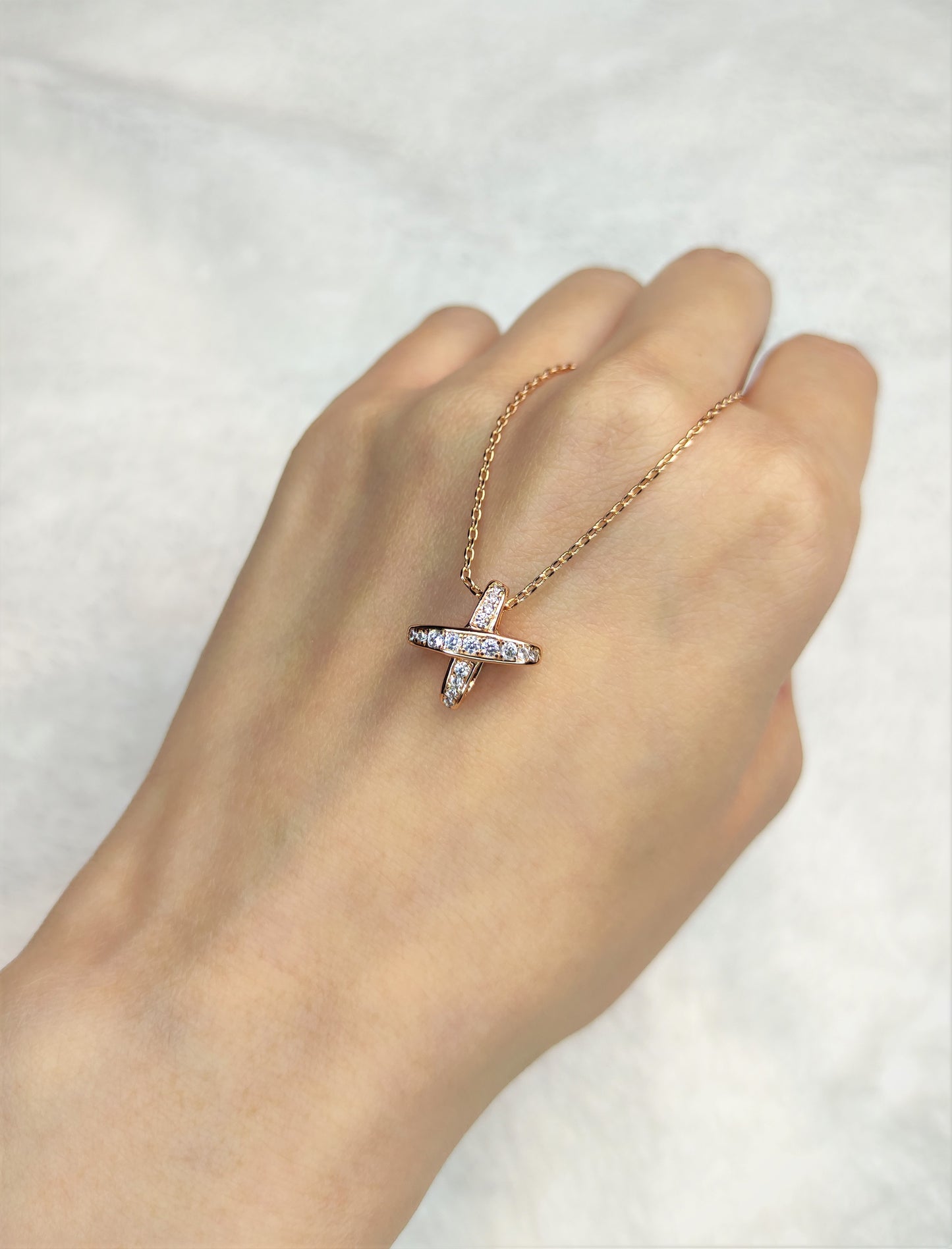 Halskjede med zirkonia