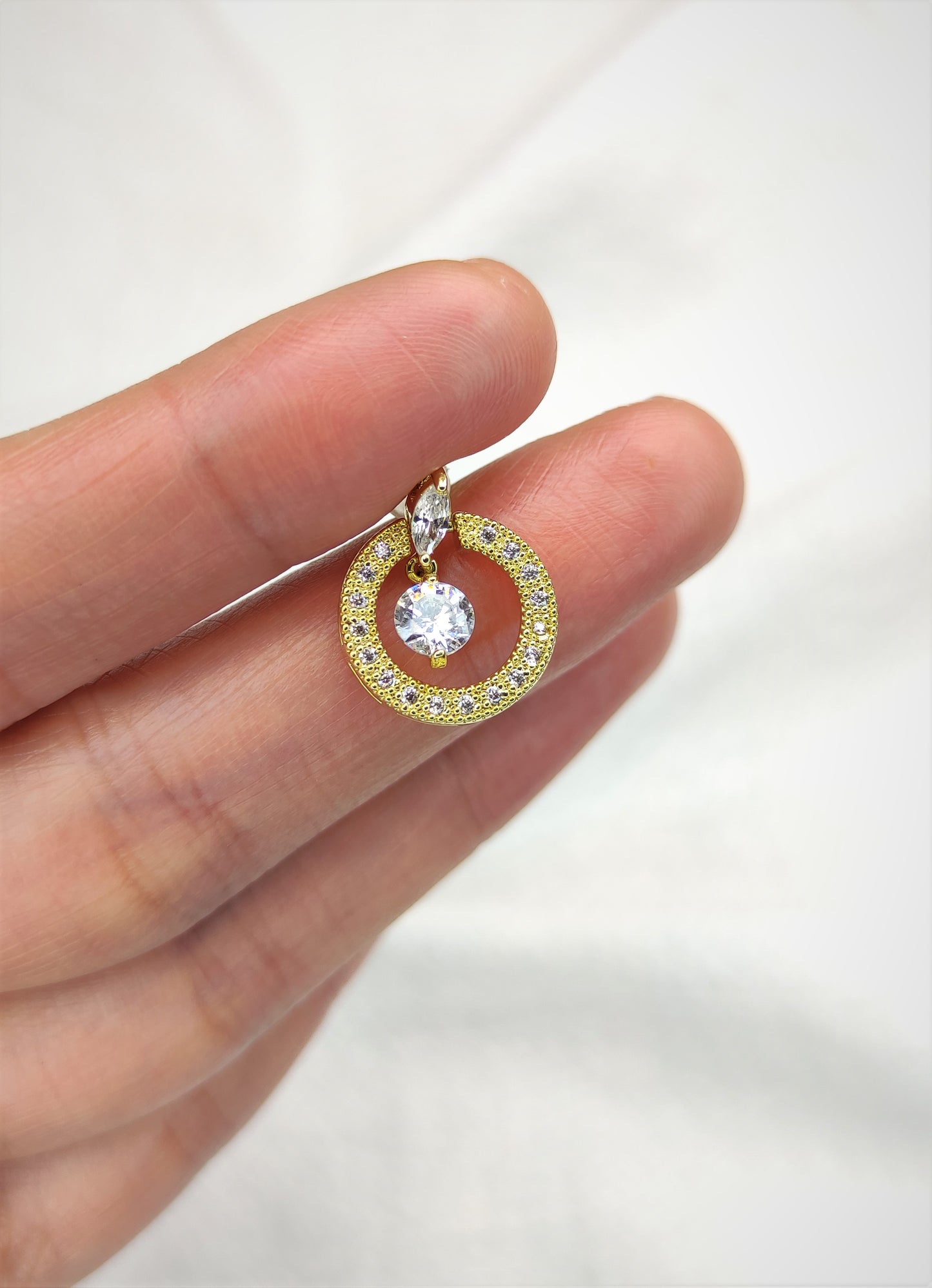 Øredobber med sirkel og zirkonia