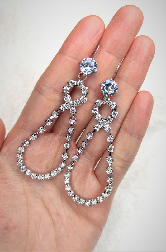 Lange øredobber med dråpe form