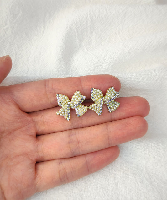 Øredobber med sløyfer og perler