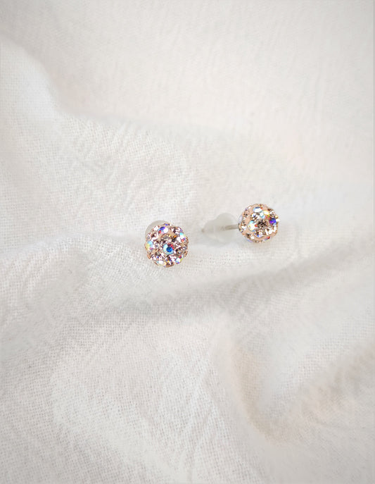 Små øredobber med zirkonia