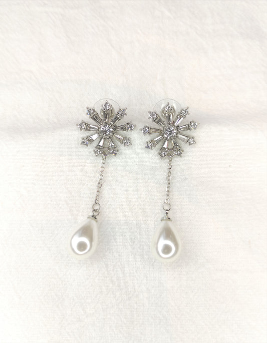 Blomster øredobber med perler i dråpeform
