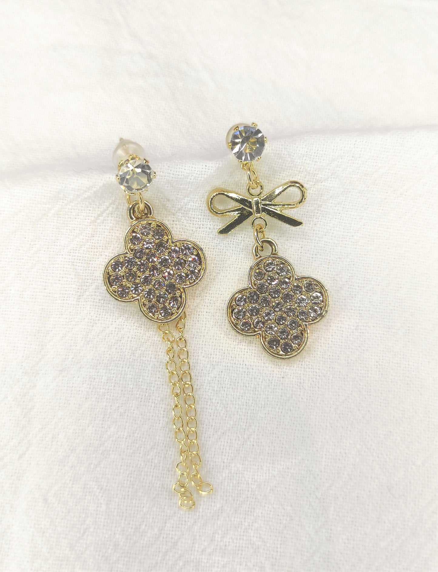 Øredobber med firkløver og sløyfe