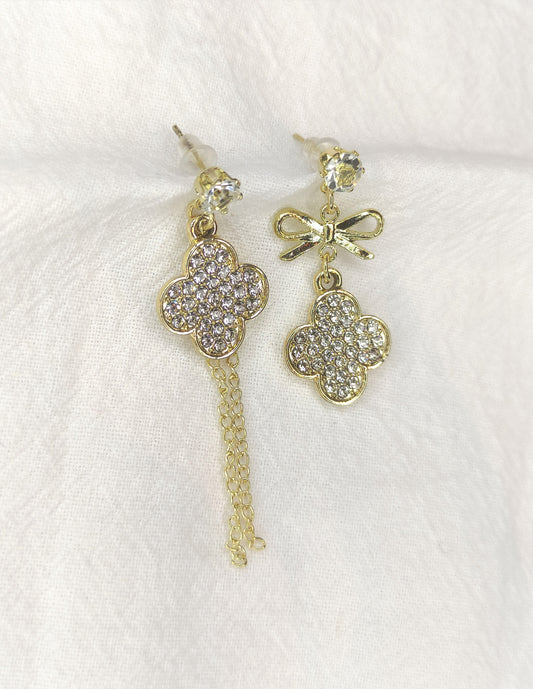 Øredobber med firkløver og sløyfe