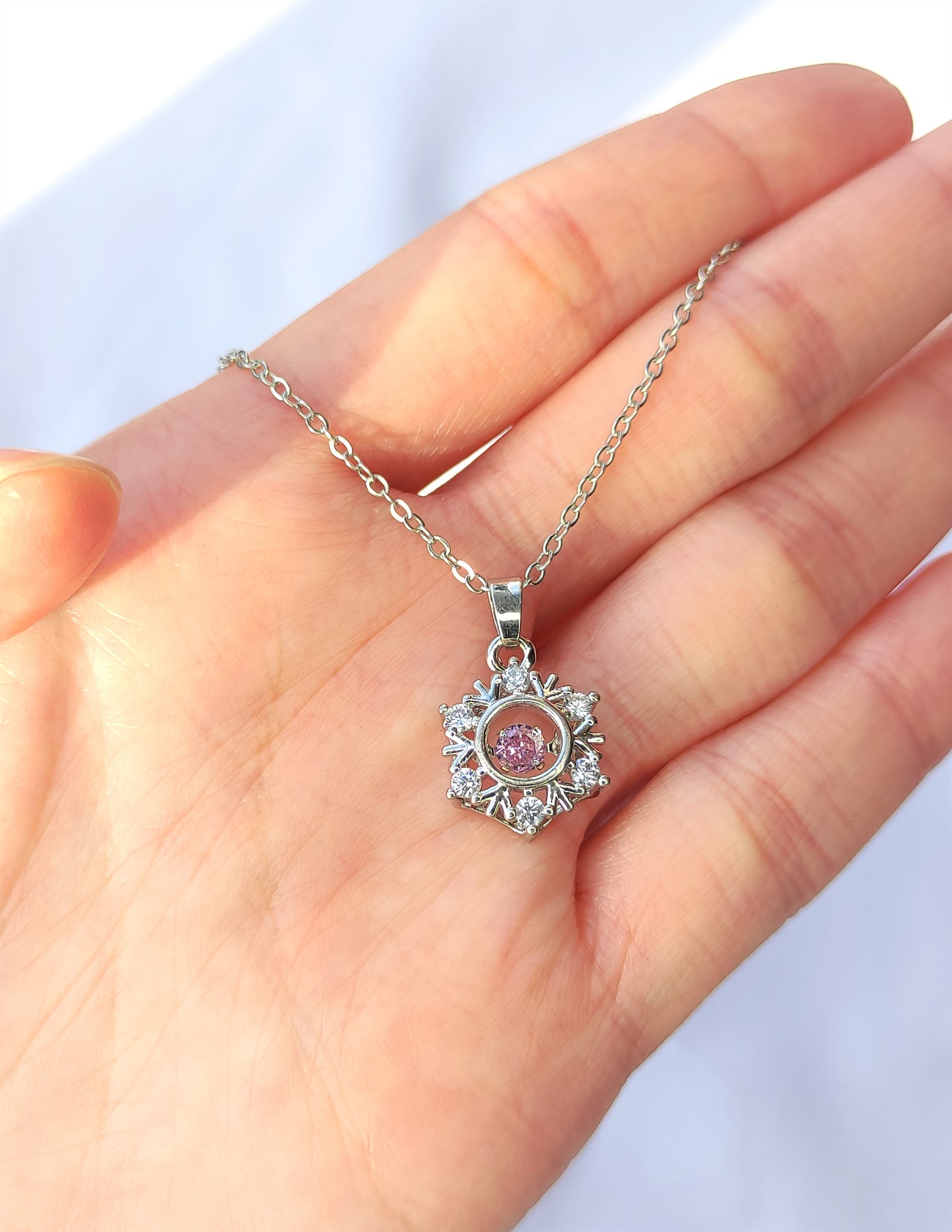 Halskjede med snøfnugg og zirkonia