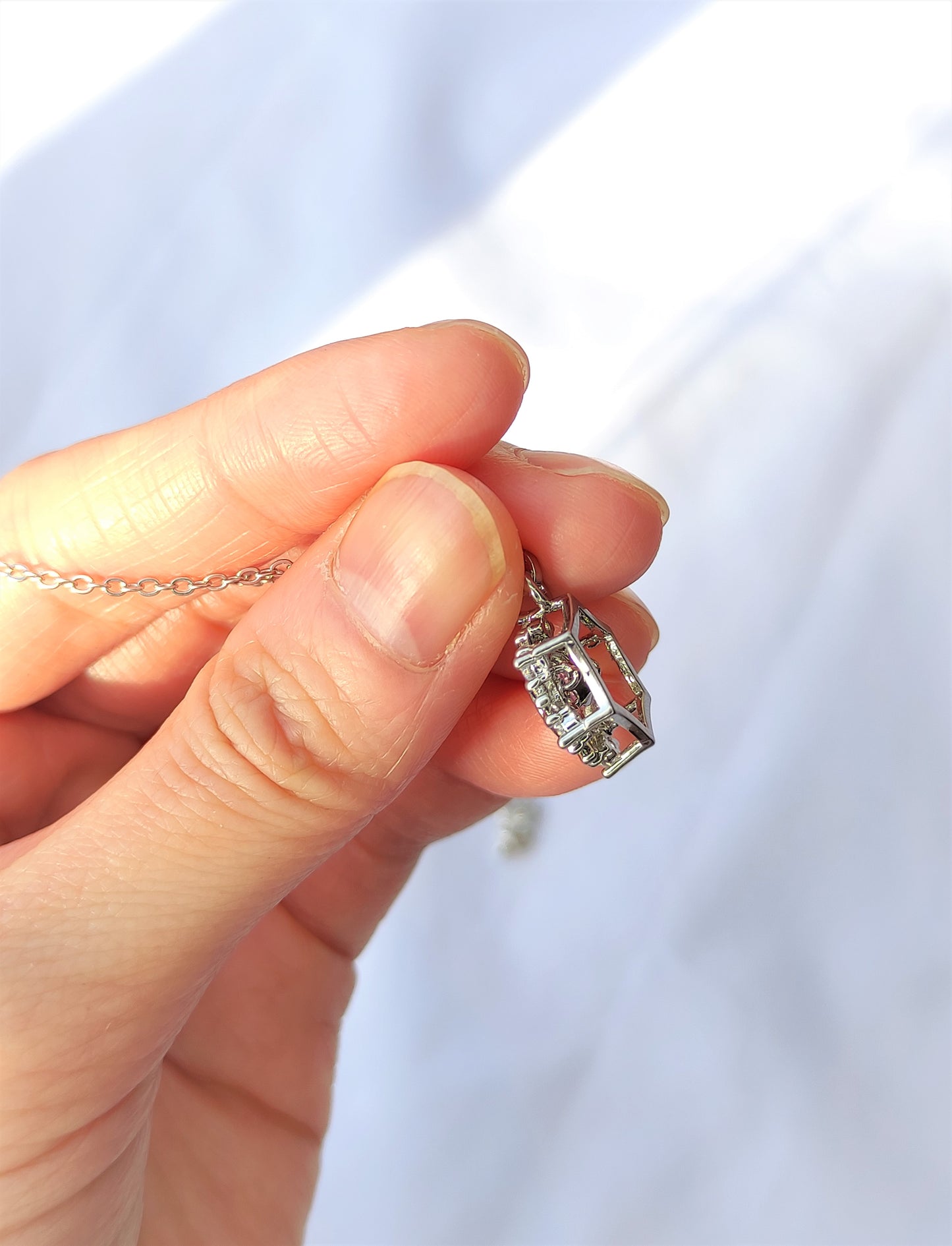 Halskjede med snøfnugg og zirkonia