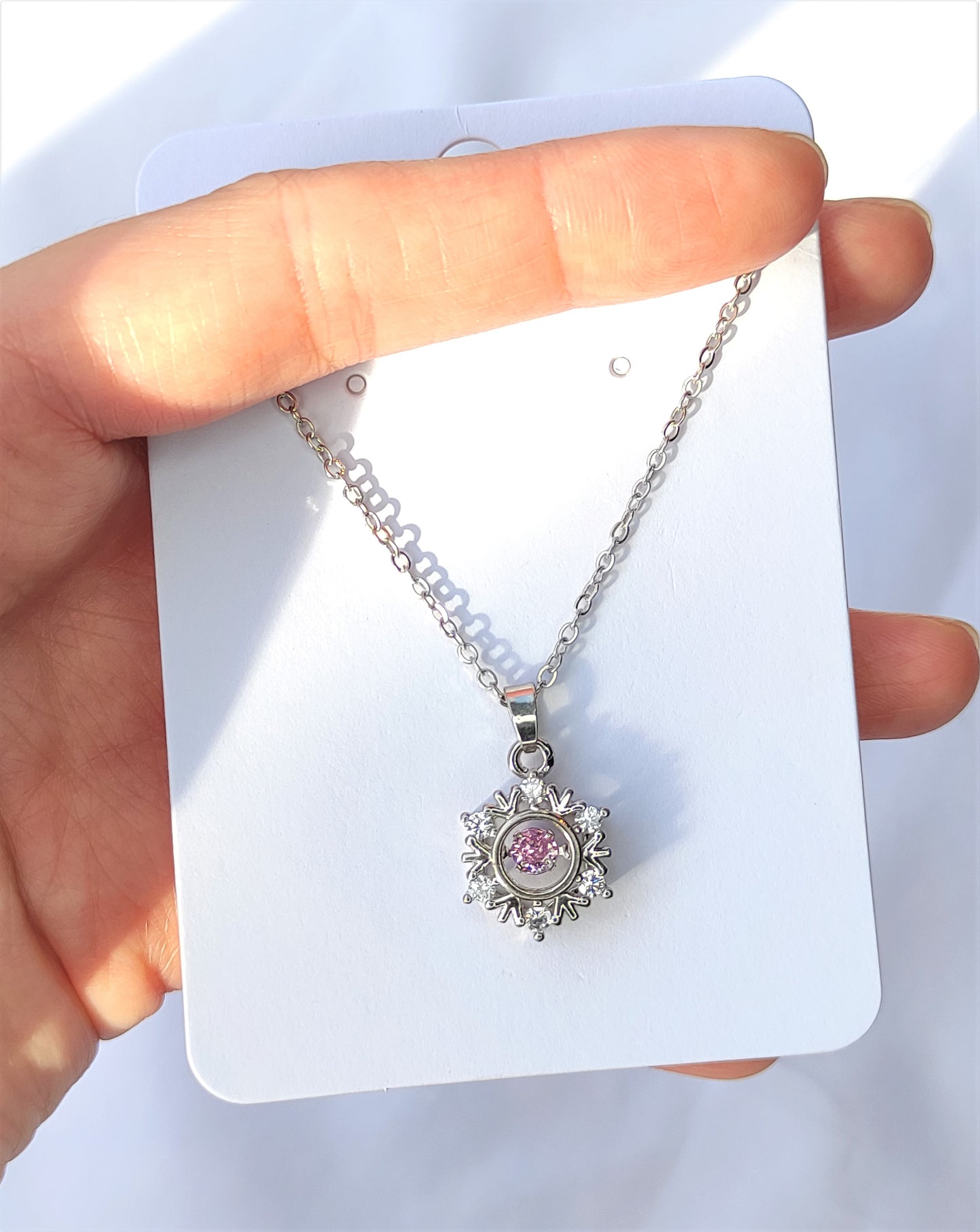 Halskjede med snøfnugg og zirkonia