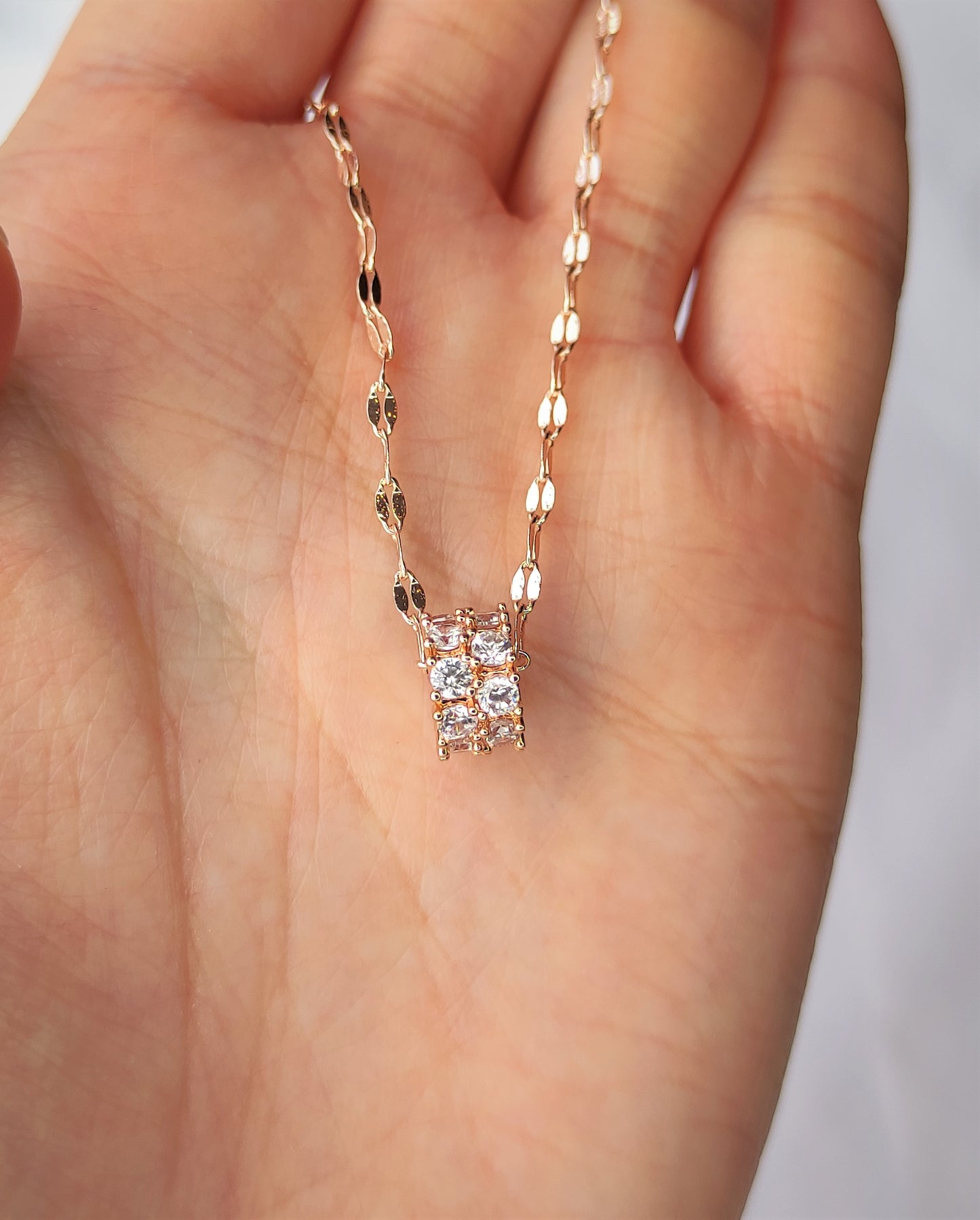 Halskjede med zirkonia