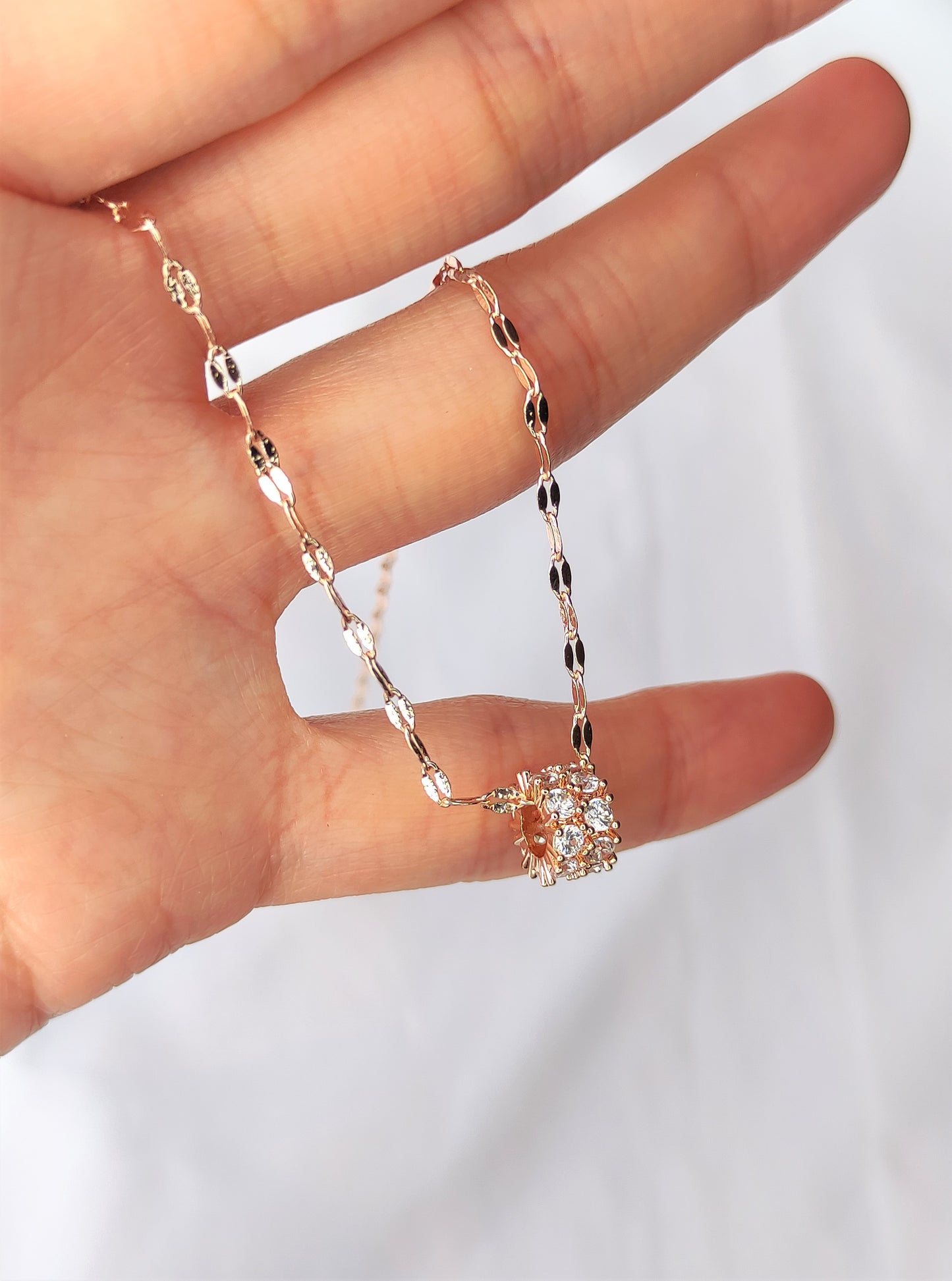 Halskjede med zirkonia