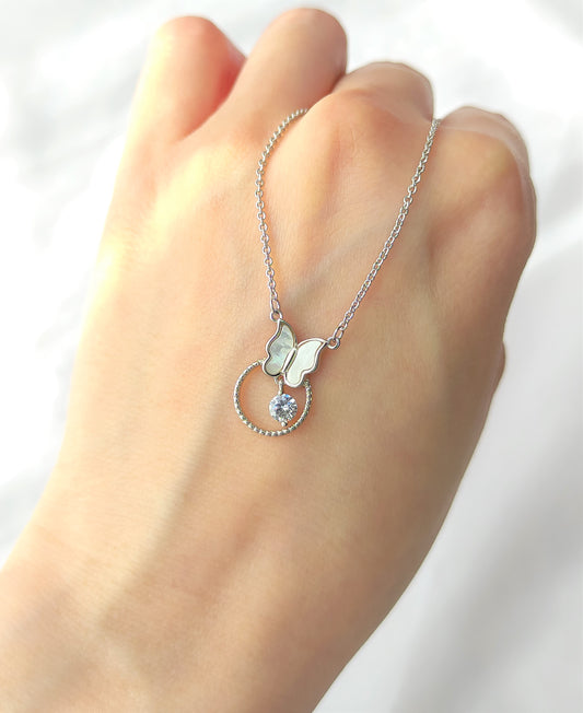 Halskjede med sommerfugl