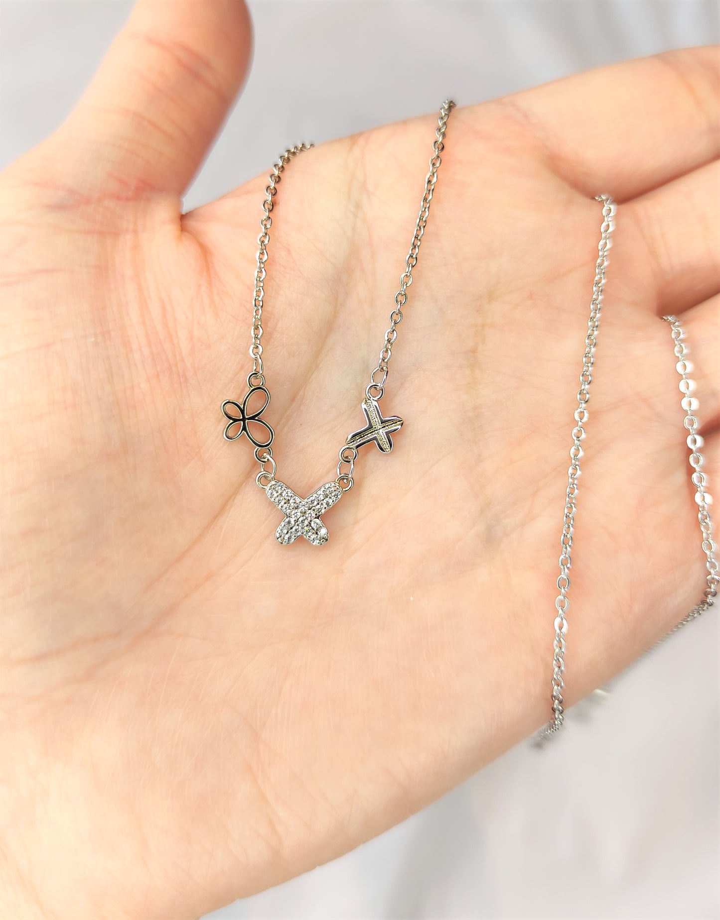 Halskjede med sommerfugl