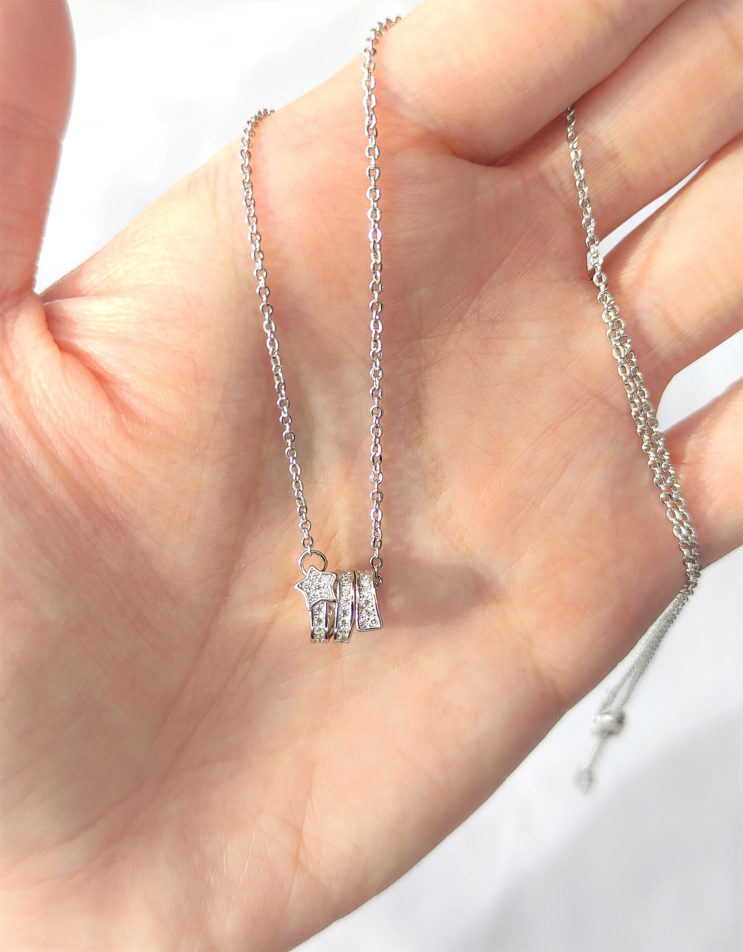 Halskjede med stjerne og zirkonia