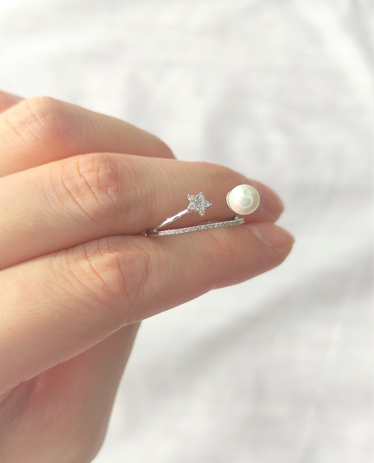 Ring med stjerne og perle
