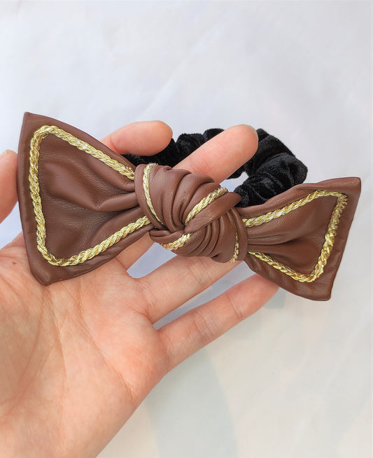Scrunchie med sløyfe- Brun