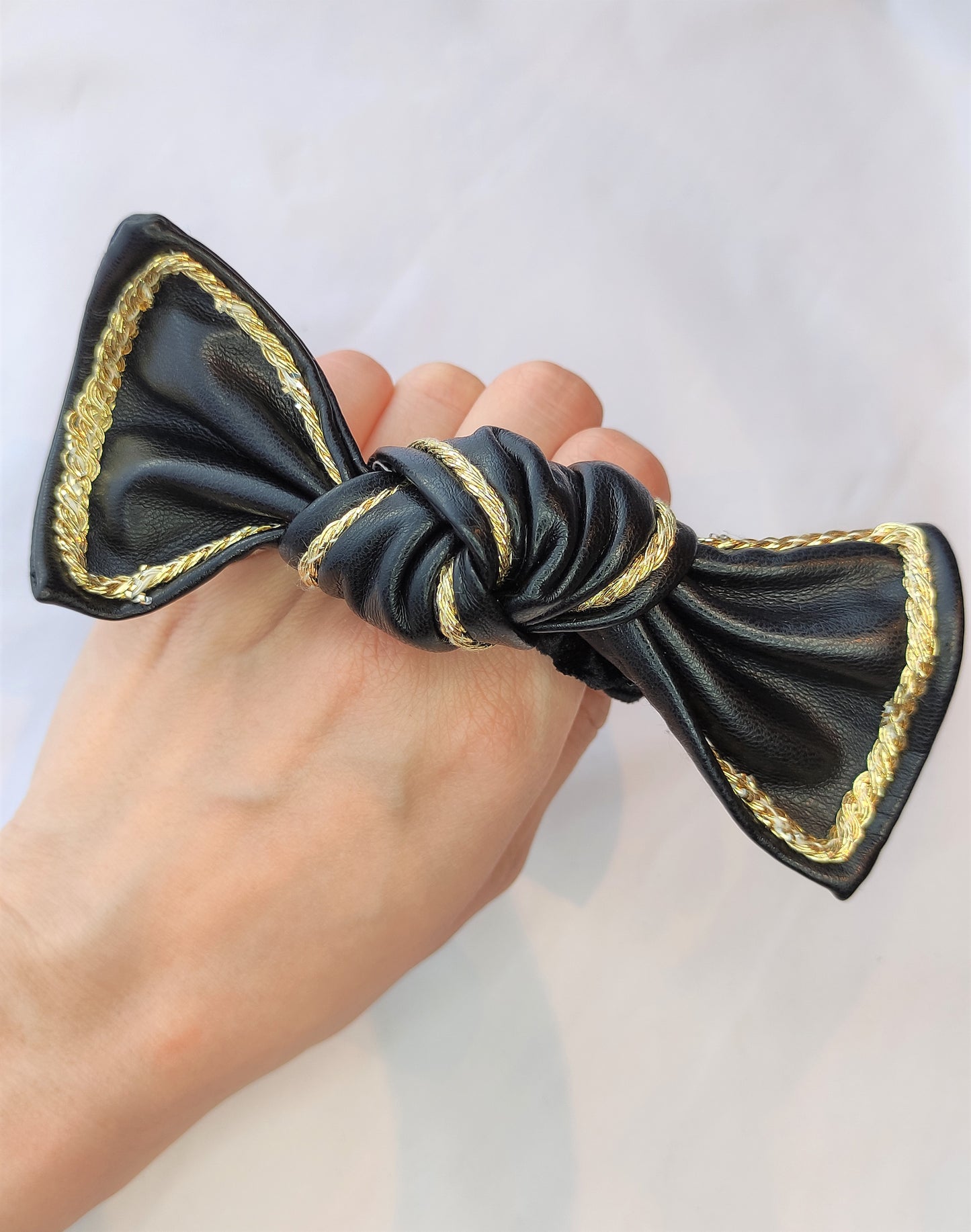 Scrunchie med sløyfe- Svart