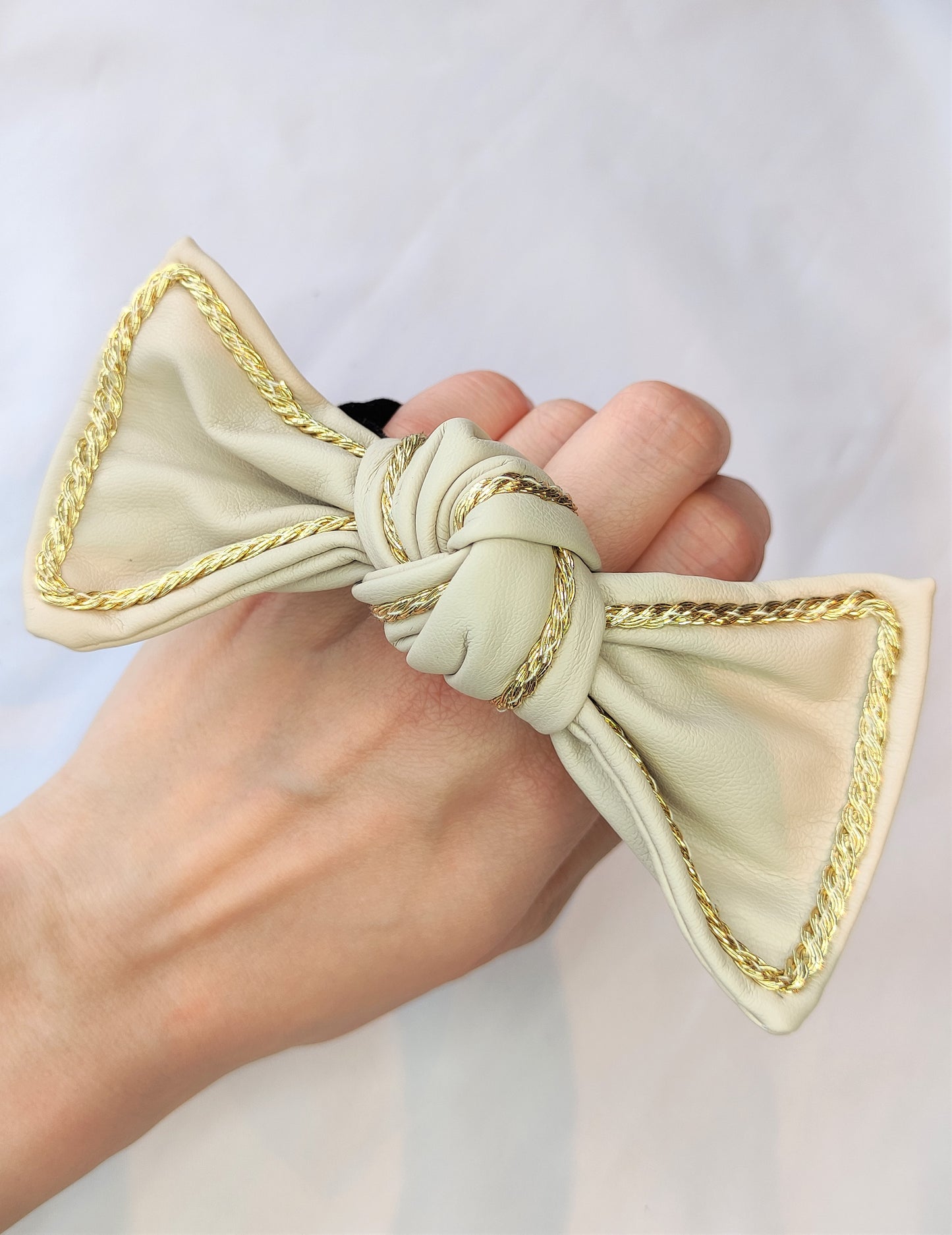 Scrunchie med sløyfe- Beige