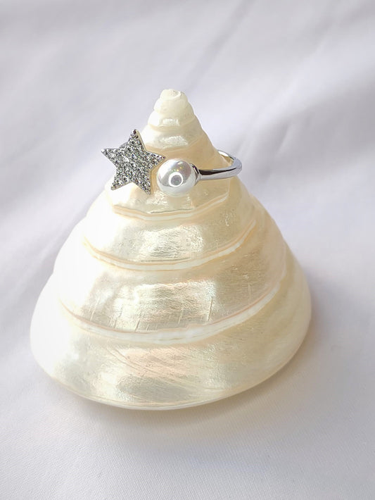 Ring med stjerne og perle