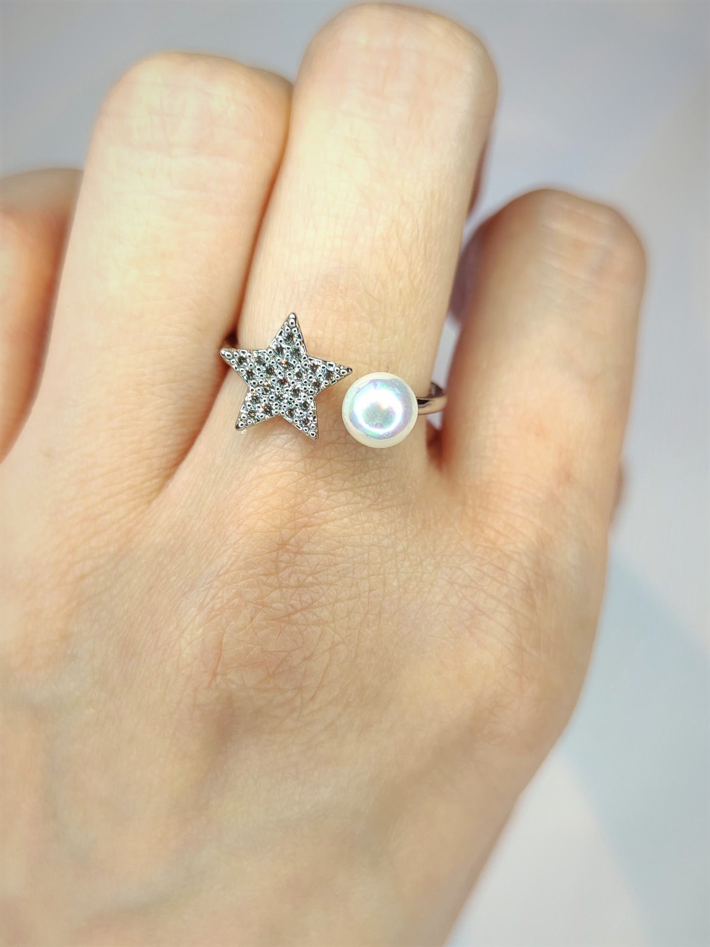 Ring med stjerne og perle