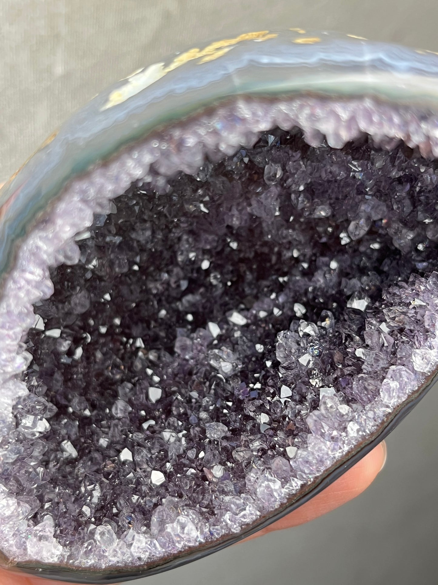 Ametyst geode, bakside polert