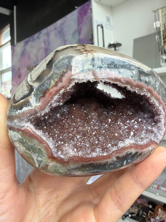 Quartz geode