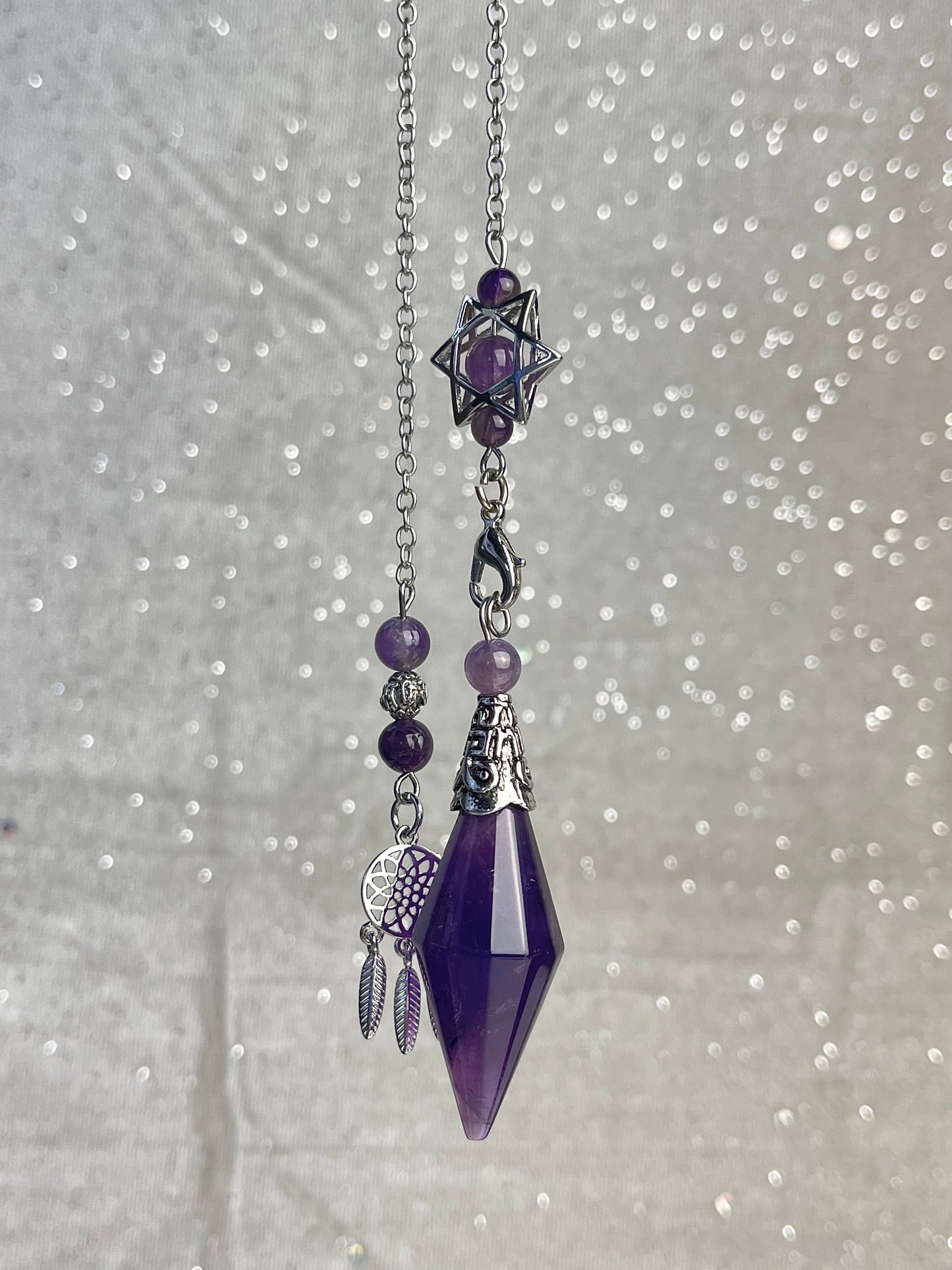 Pendant lamp with chain