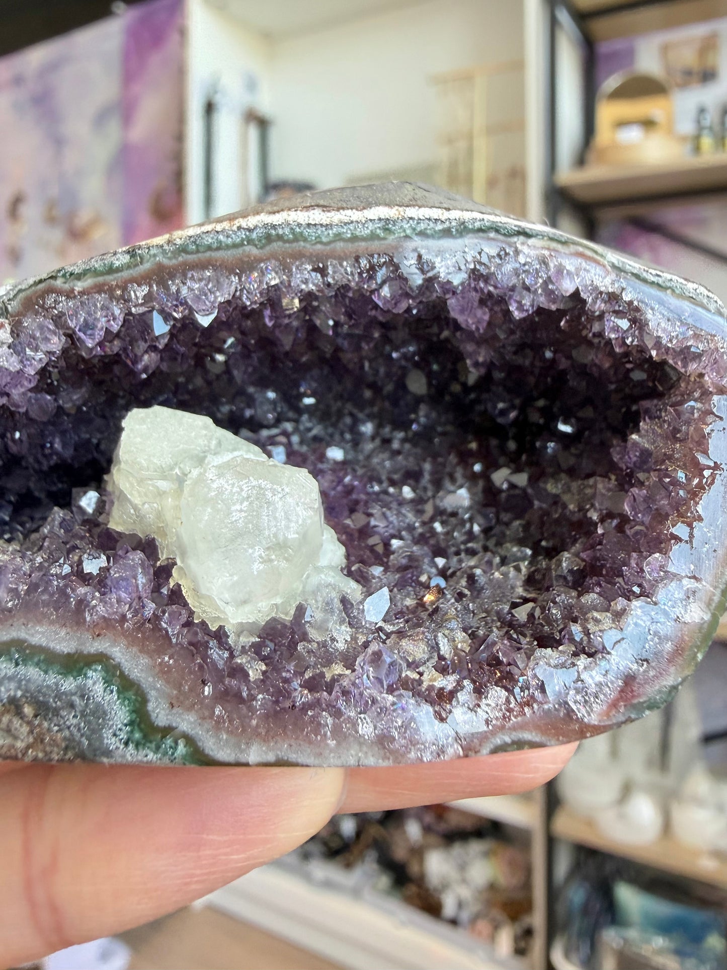Ametyst med kalsitt geode