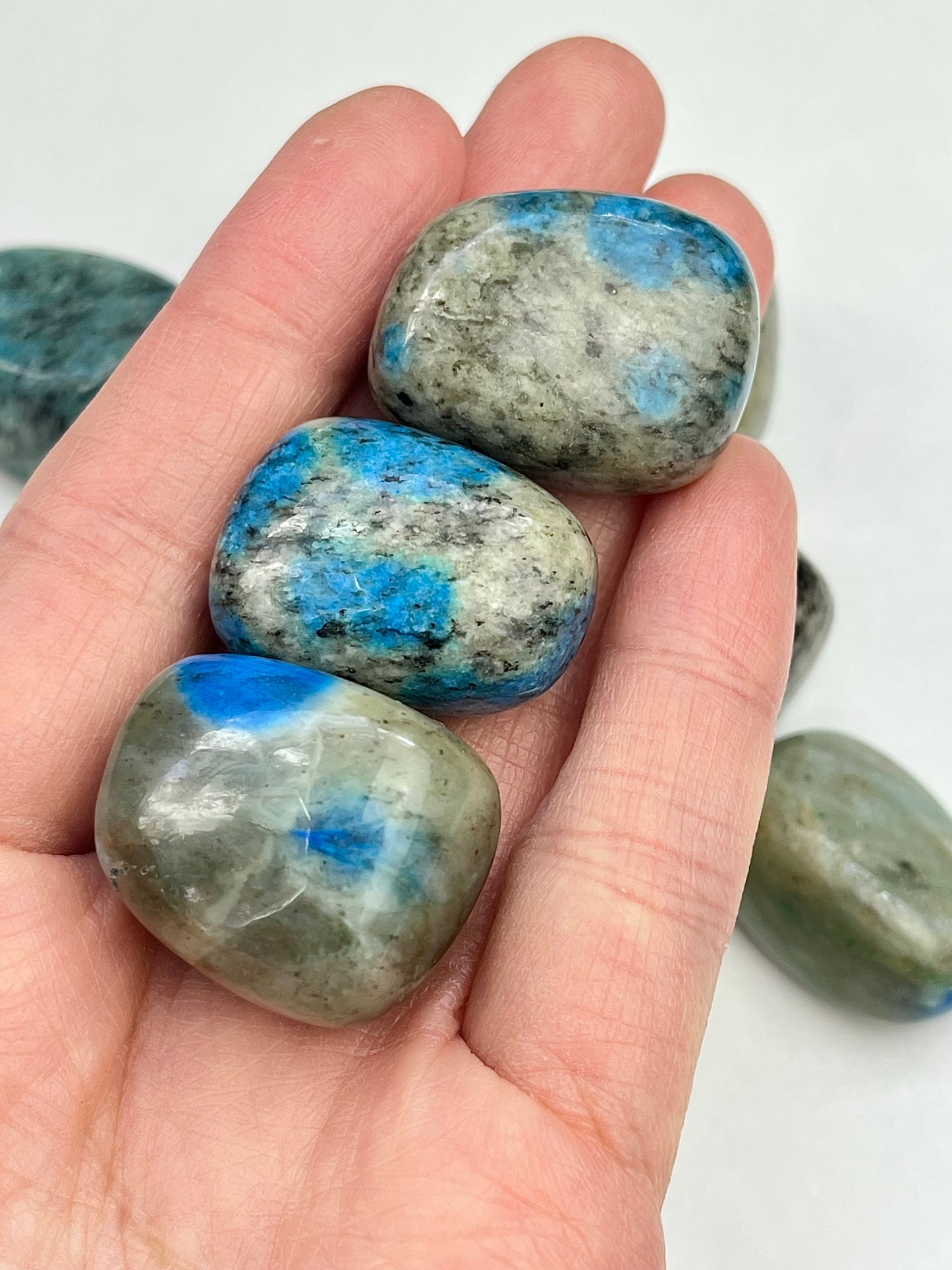 K2(Azurite in granite) tumbled 25-30mm