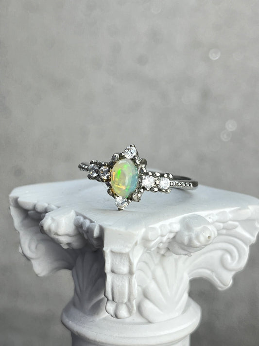 Ring med Opal i 925 sterling sølv