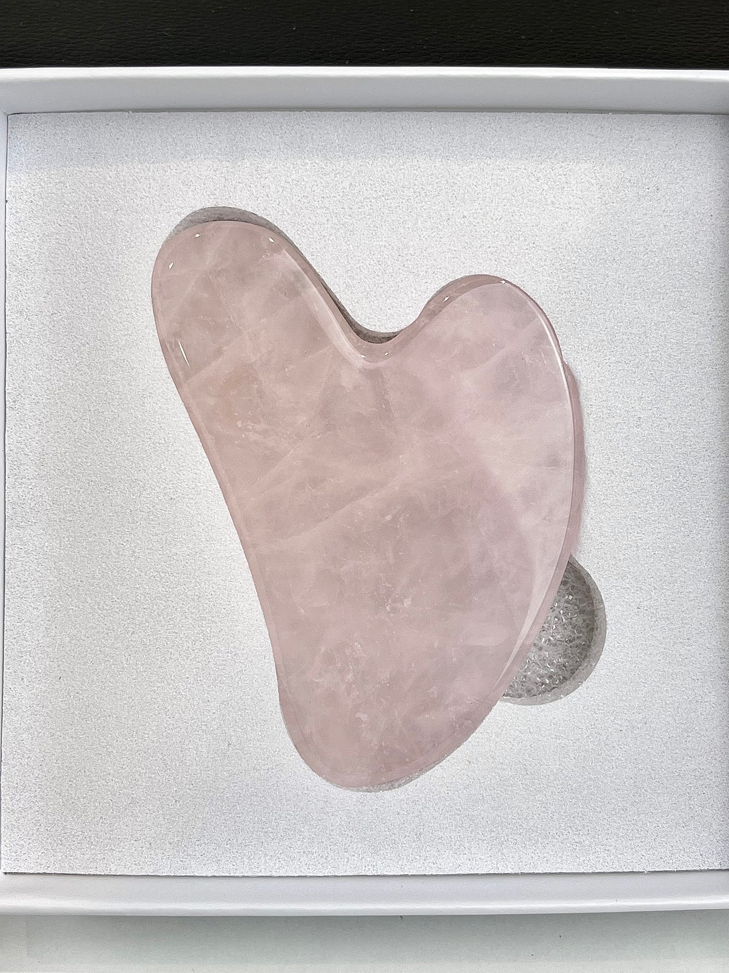 Rosenkvarts Gua Sha med gaveeske