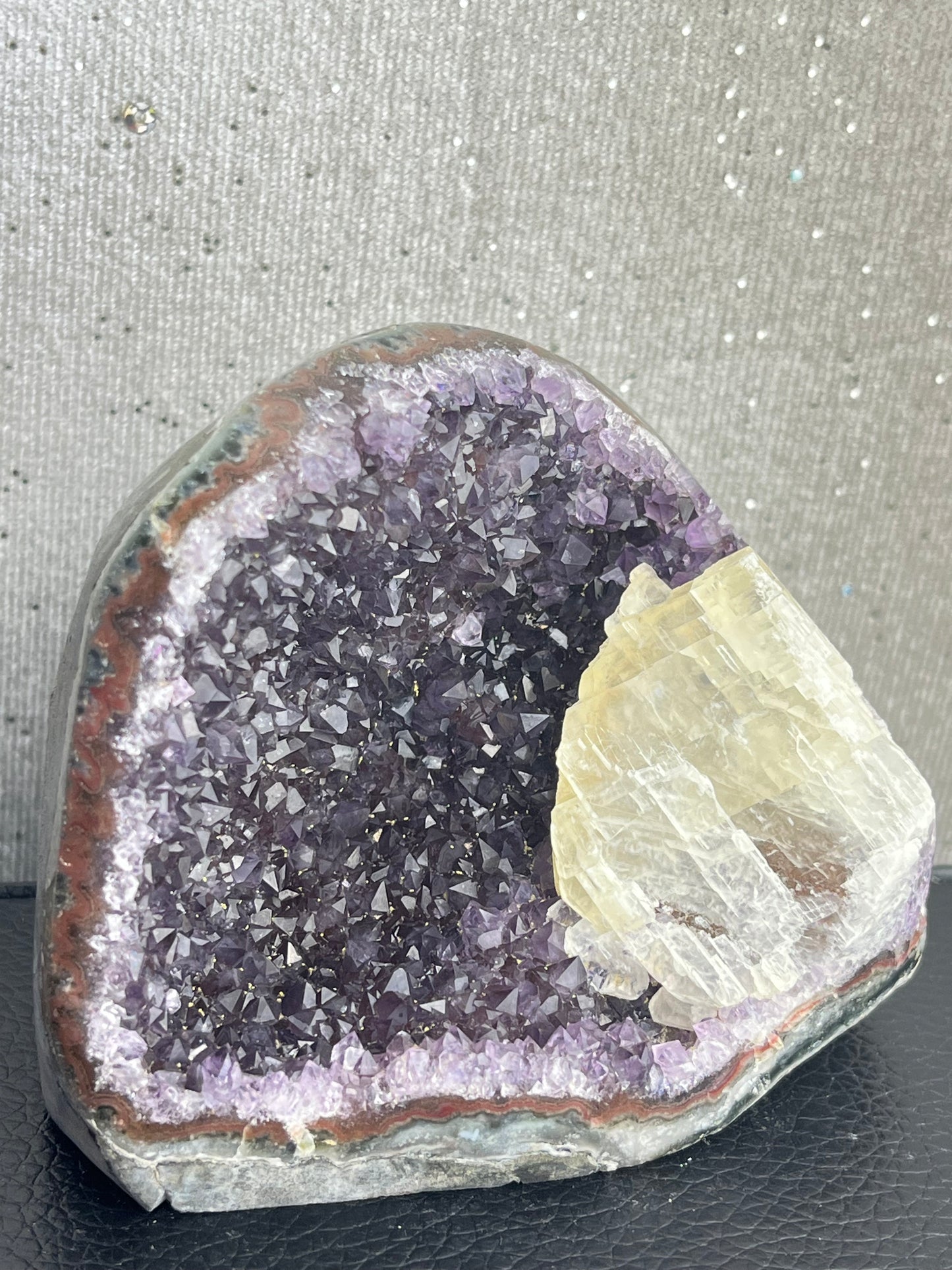 Ametyst med kalsitt geode