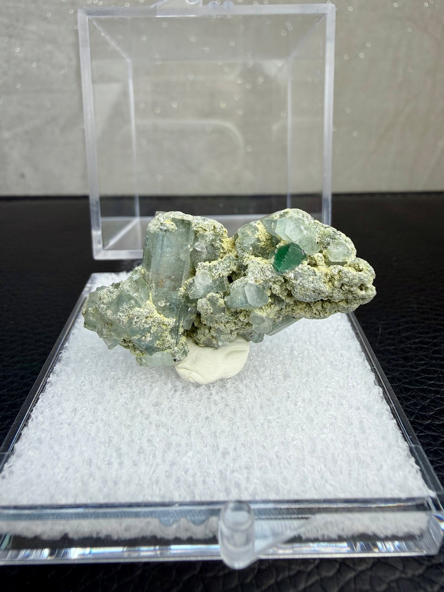 Akvamarin med fluoritt i boks, Namibia