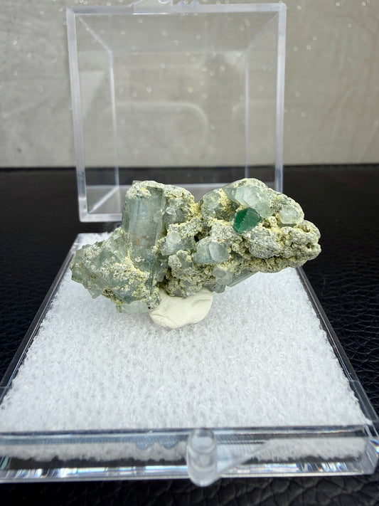 Akvamarin med fluoritt i boks, Namibia